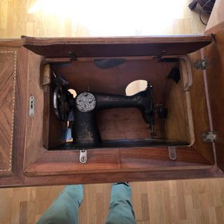 Maquina de coser Singer antigua