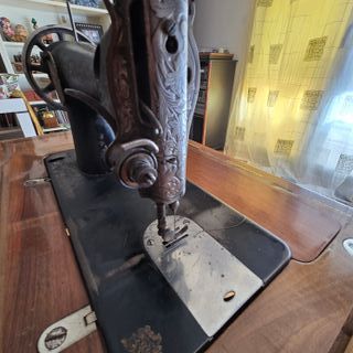 Maquina de coser Singer antigua
