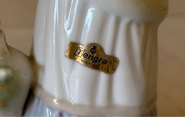 Pareja de figuras de porcelana