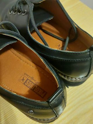 Zapatos negros con cordones mujer Pikolinos