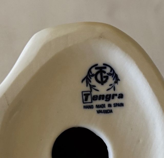 Figura de porcelana con paloma