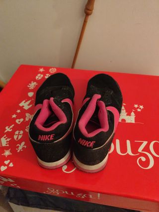 Zapatillas Nike Negras y Rosas