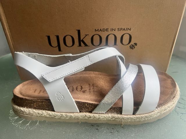 Sandalias Yokono Blancas y Plateadas