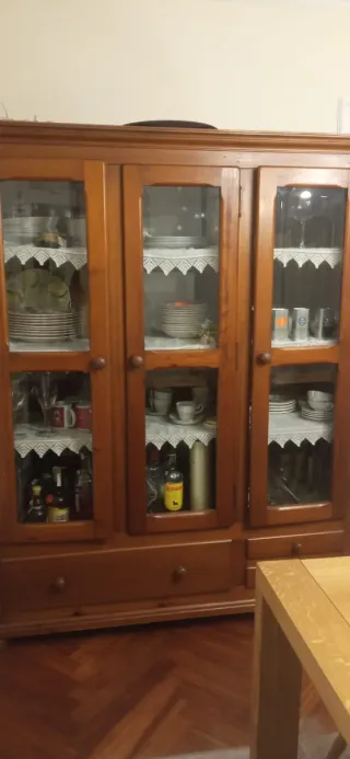 Vitrina de madera maciza