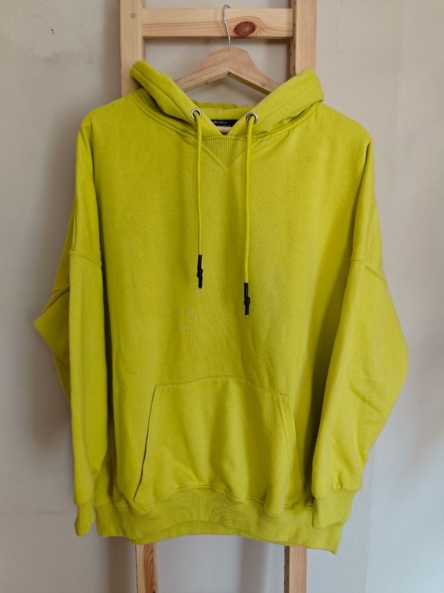 Sudadera Bershka oversize amarilla