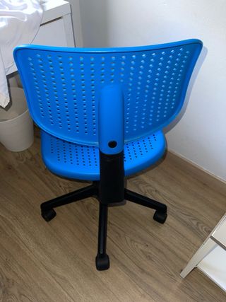 Silla de despacho azul y negra
