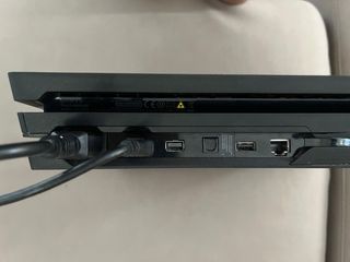 PS4 Pro 1TB Negra + 1 Mando + 4 Juegos + 2 Micros
