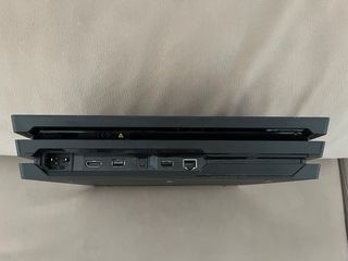 PS4 Pro 1TB Negra + 1 Mando + 4 Juegos + 2 Micros
