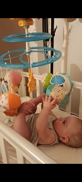 Móvil cuna bebé con luz y música