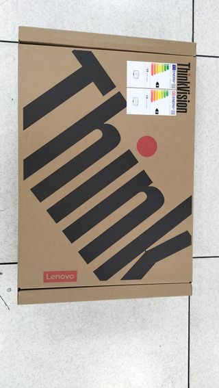 Monitor Lenovo 23,8". Dock USB-C incluida (NUEVO)