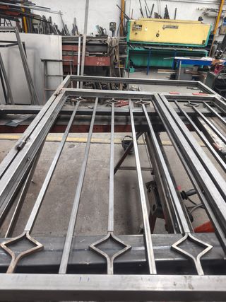 Puerta de portal de metal