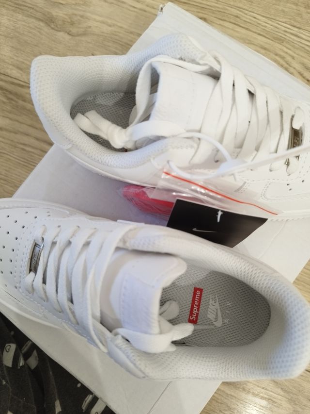 Nike Air Force x Supreme 36