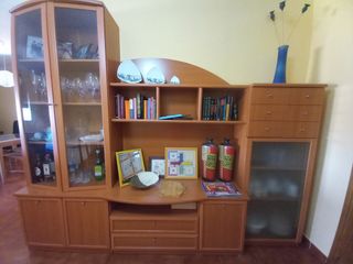 Mueble de salón madera y cristal