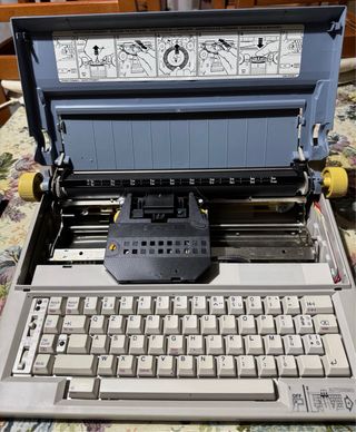 Macchina da scrivere Olivetti ET PERSONAL 55