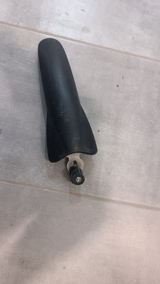 Guardabarros delantero.