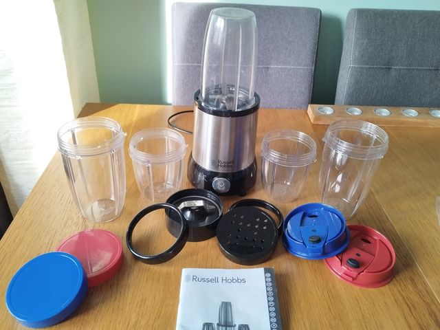 Batidora Russell Hobbs con vasos