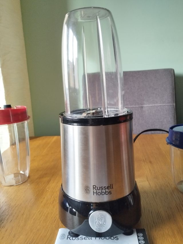 Batidora Russell Hobbs con vasos