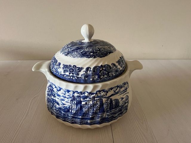 Sopera estilo inglesa Olde Country Castles