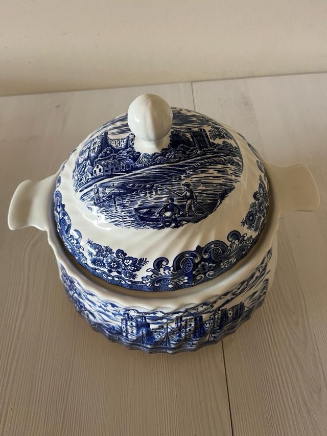 Sopera estilo inglesa Olde Country Castles