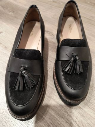 Zapatos negros de vestir con borlas