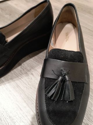 Zapatos negros de vestir con borlas