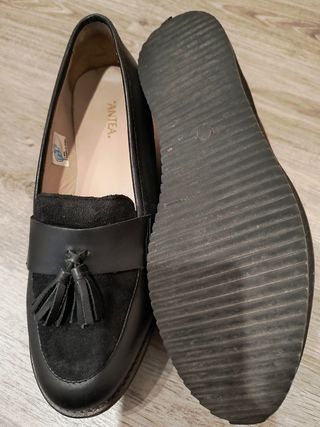 Zapatos negros de vestir con borlas