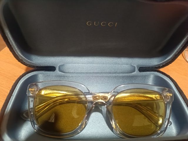 Gafas de sol Gucci doradas y amarillas
