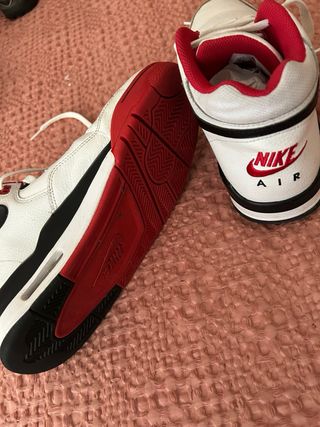Zapatillas Nike Air Blancas y Rojas