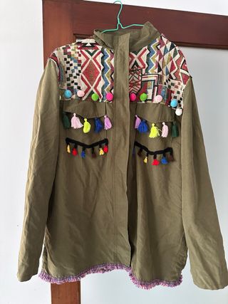 Chaqueta entretiempo verde con bordados
