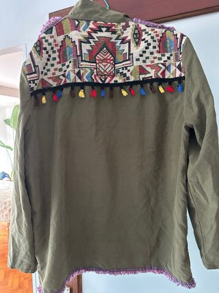 Chaqueta entretiempo verde con bordados