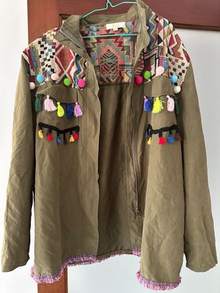 Chaqueta entretiempo verde con bordados