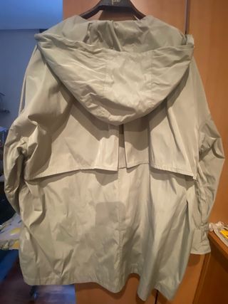 Chubasquero Parfois verde oliva sin estrenar Talla