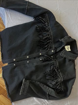Chaqueta Zara Negra con Flecos y Pedrería