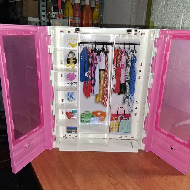 Armario de Barbie