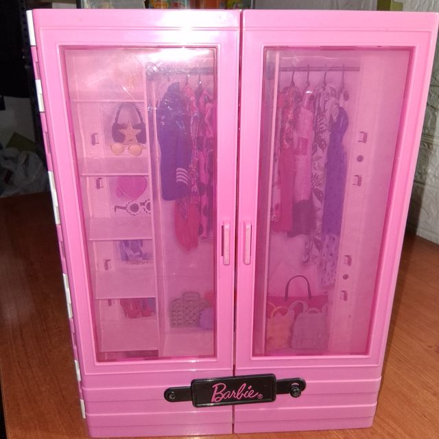 Armario de Barbie