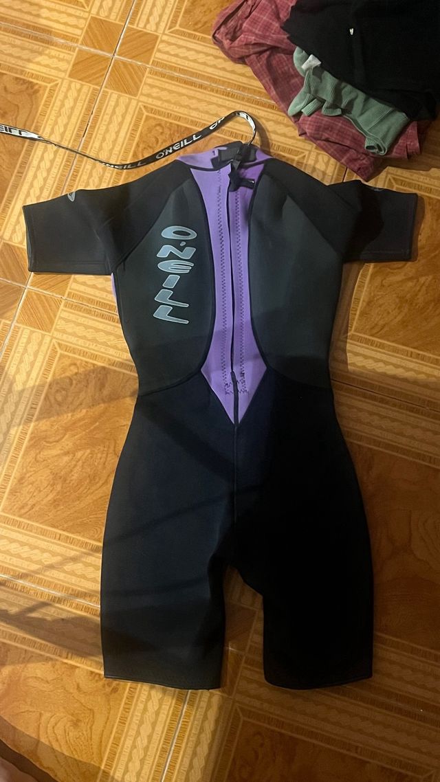 Neopreno O'Neill corto morado y negro talla 10