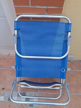 Silla de playa plegable azul y gris