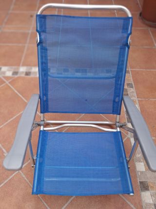 Silla de playa plegable azul y gris