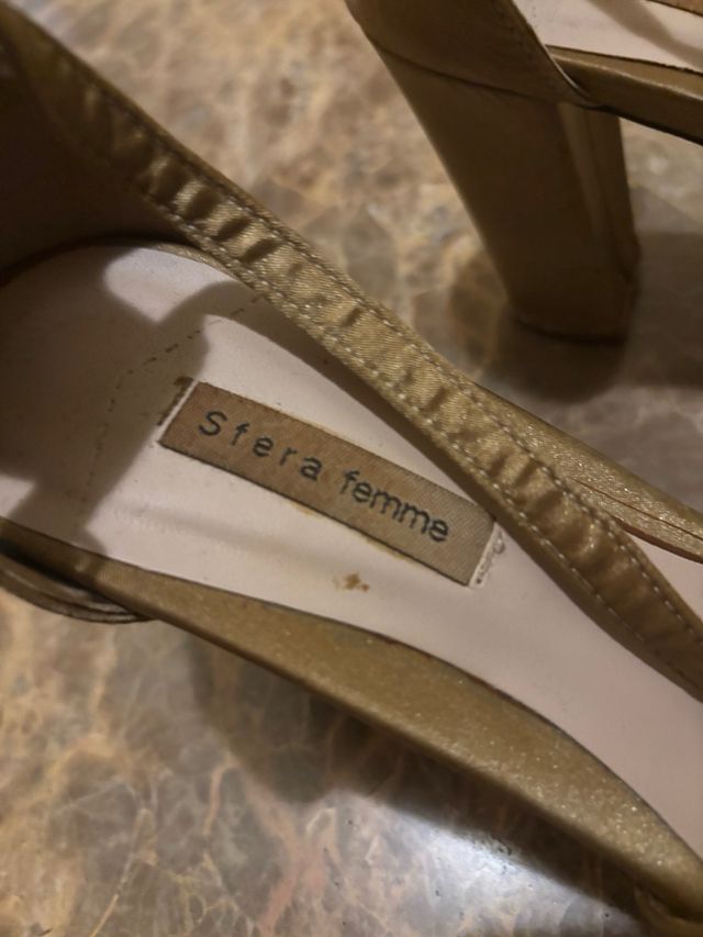 Zapatos de tacón Sfera dorados talla 42