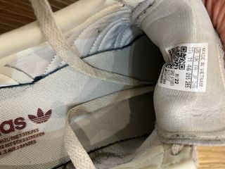Adidas Jeans Blancas y Rojas