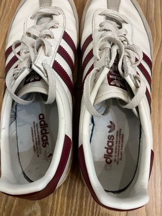 Adidas Jeans Blancas y Rojas