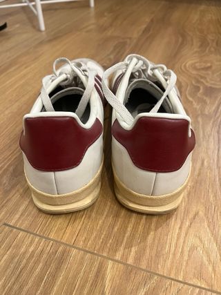 Adidas Jeans Blancas y Rojas