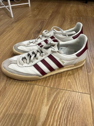 Adidas Jeans Blancas y Rojas