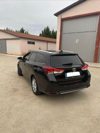 Toyota Auris con 2 años de garantía