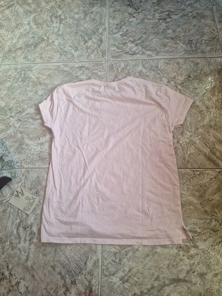 Camiseta rosa con corazón de lentejuelas
