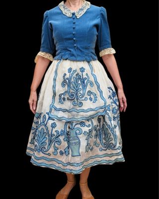 Traje antiguo corpiño y falda
