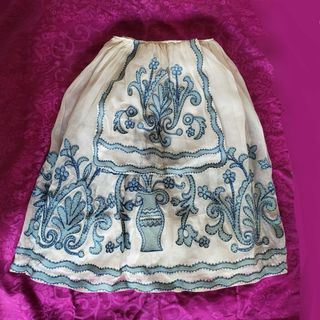 Traje antiguo corpiño y falda