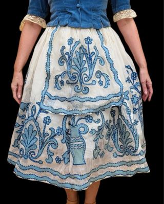 Traje antiguo corpiño y falda