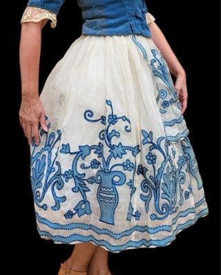 Traje antiguo corpiño y falda