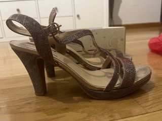Sandalias de tacón con brillos